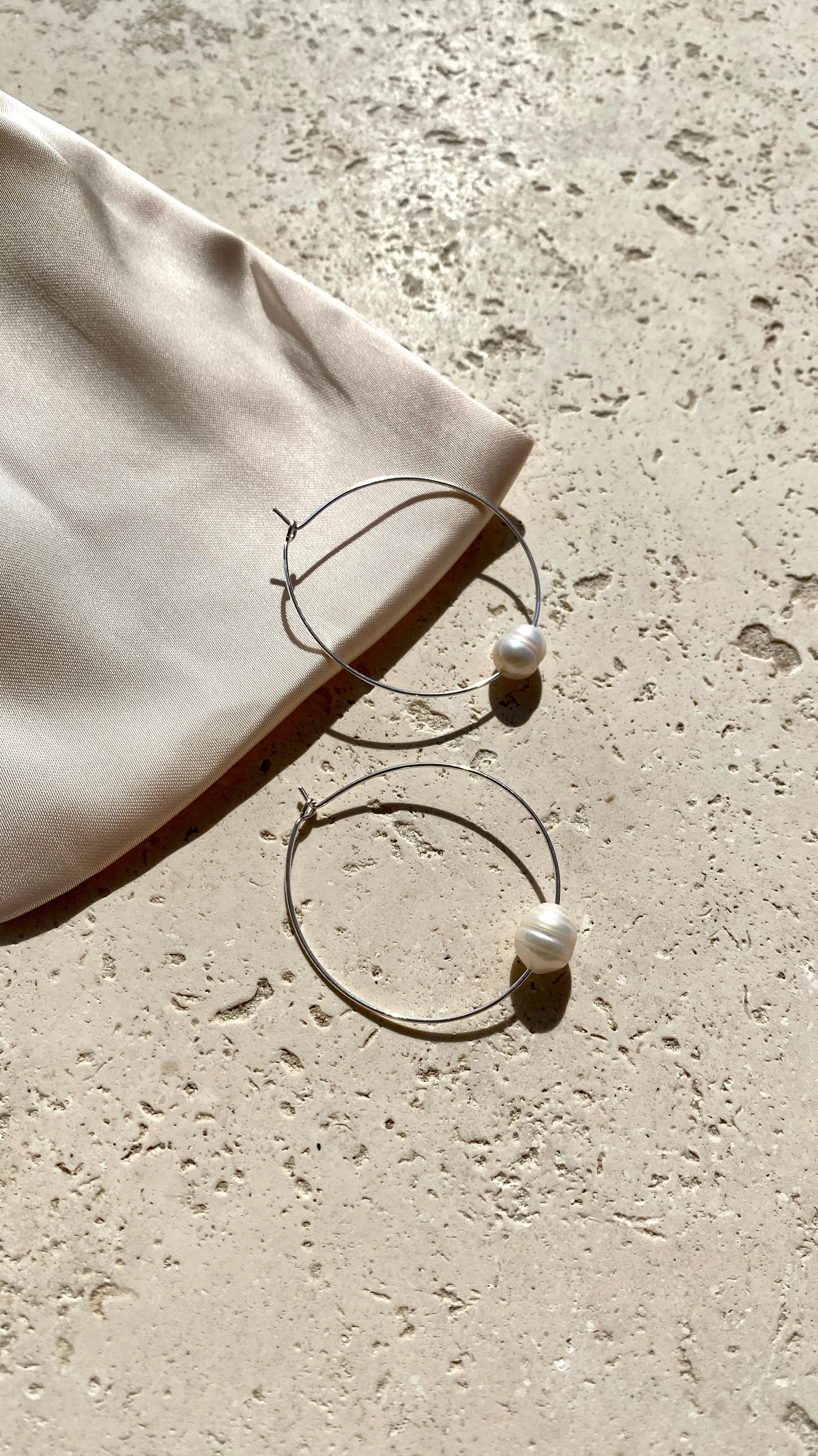 Simple Pearl Fine Wire Hoops - Cream/Silver