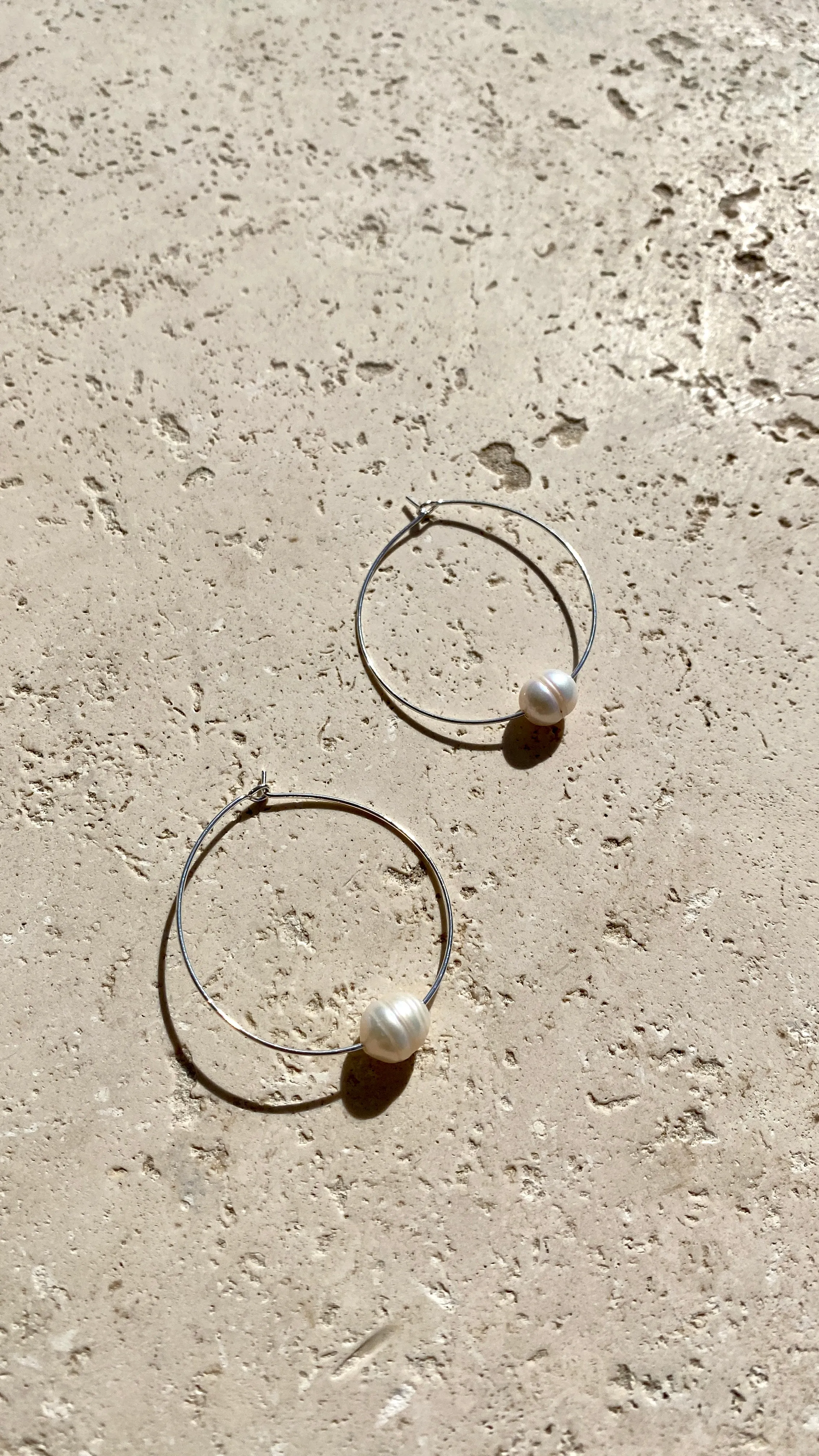 Simple Pearl Fine Wire Hoops - Cream/Silver