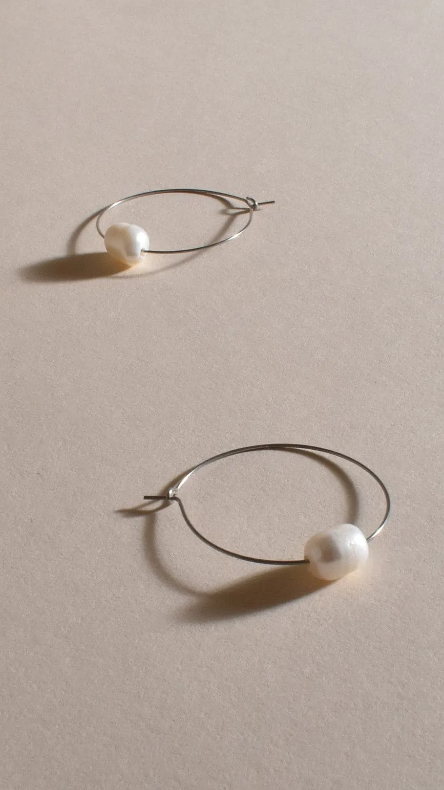 Simple Pearl Fine Wire Hoops - Cream/Silver